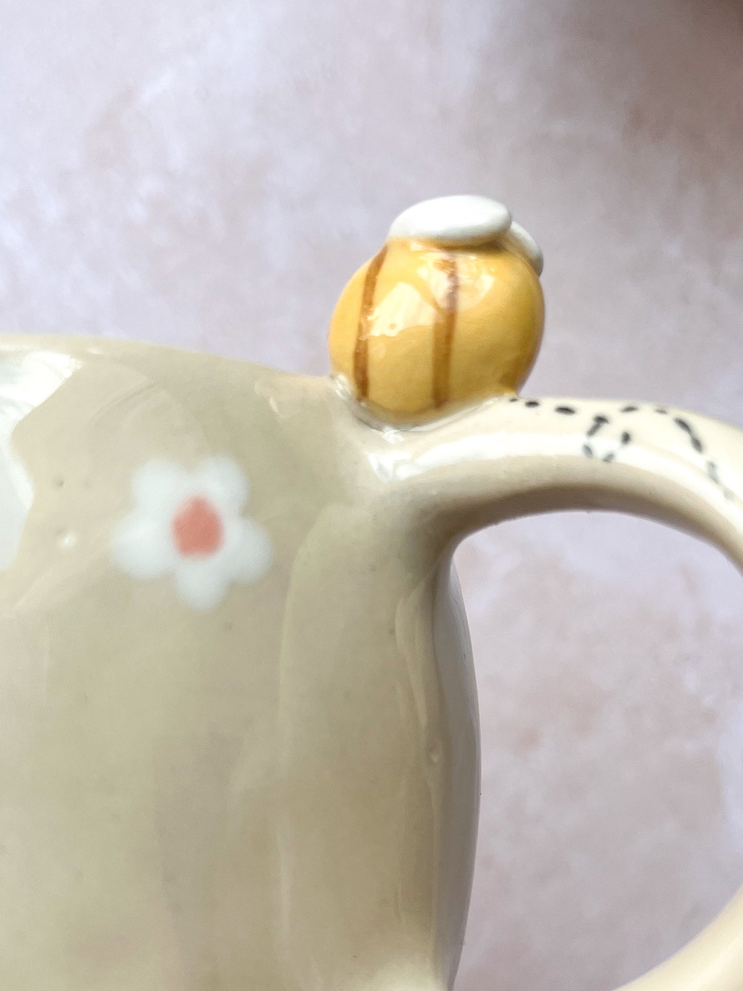 Le mug BZZBZZđ (petits dĂ©fauts)