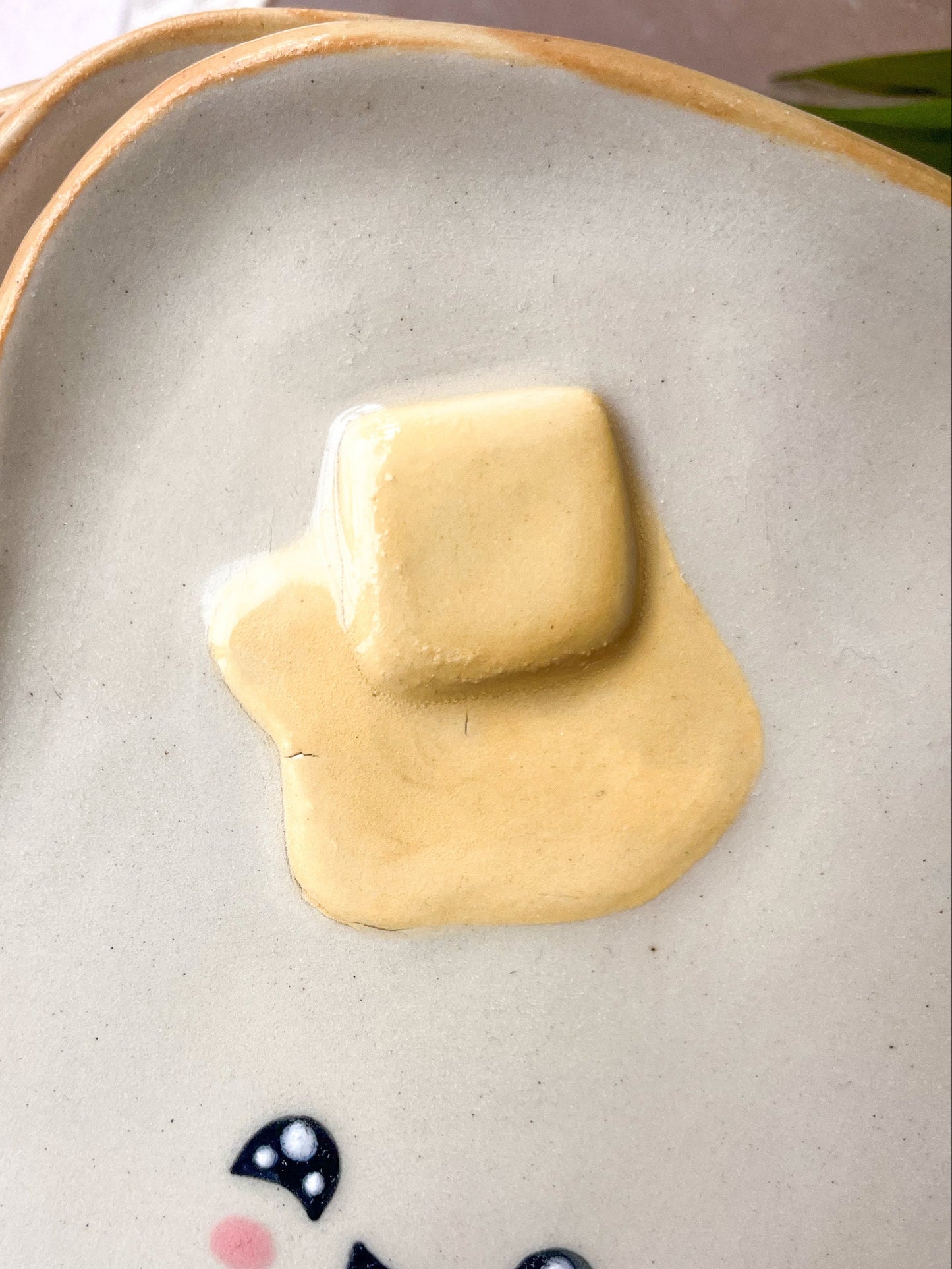 Assiette à tartine beurrée🍞🧈 (petit défaut 1)