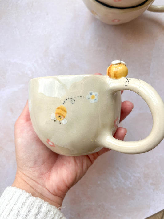 Le mug BZZBZZ🐝 (petit défaut pétale)